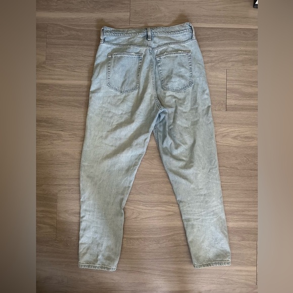 Gap light wash high waisted mom jean - Picture 3 of 4
